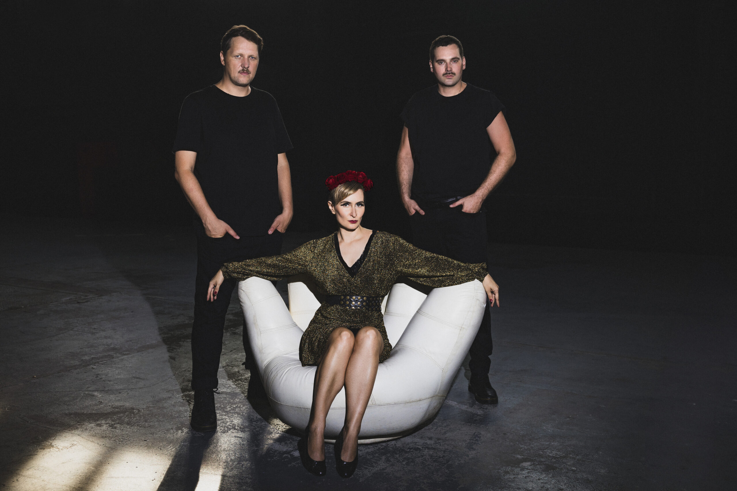 Dina Summer – Nothing to Hide via Iptamenos Discos