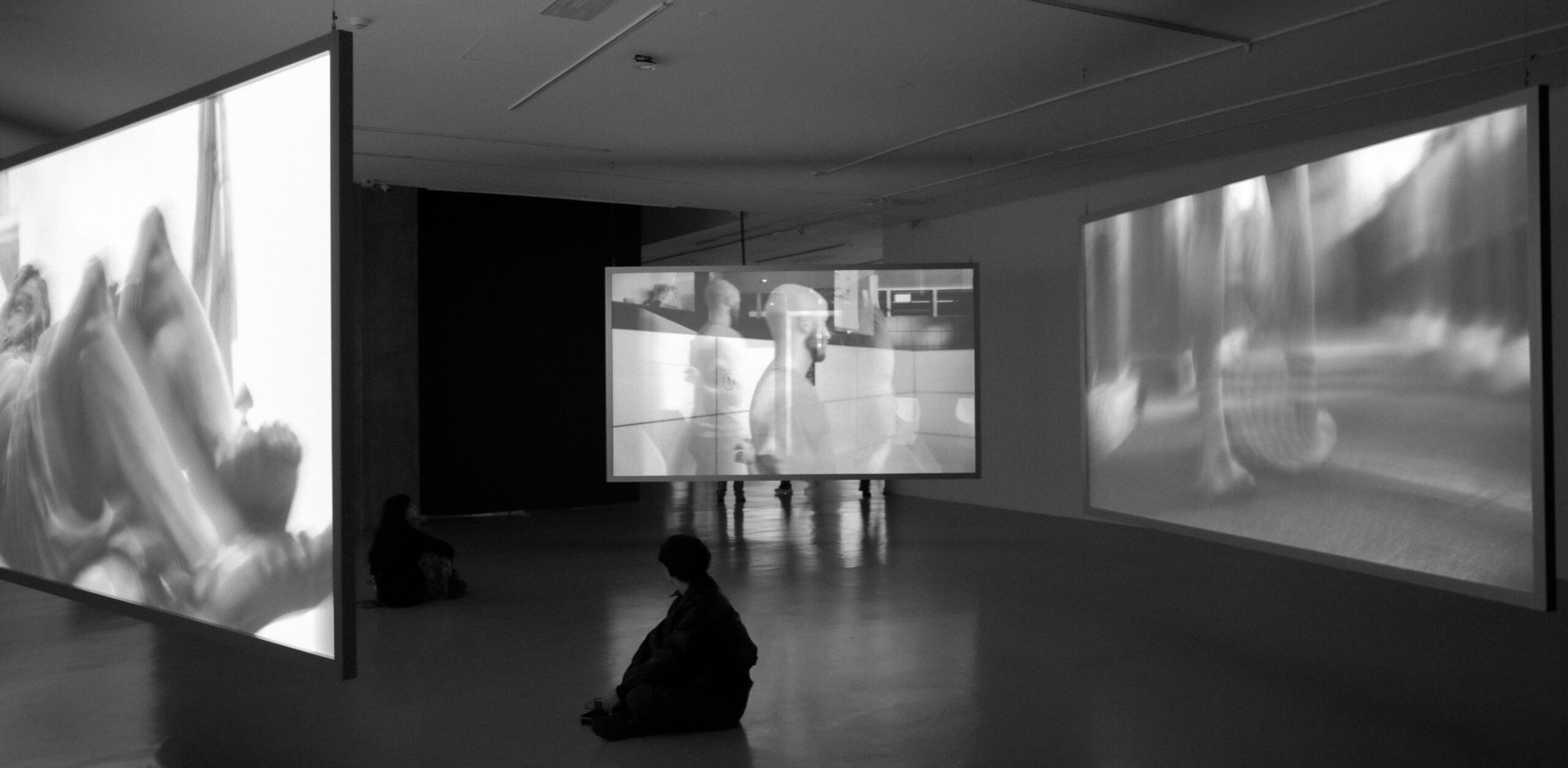 ZKM: Videokunst – Zwischen Film, Raum und Technologie